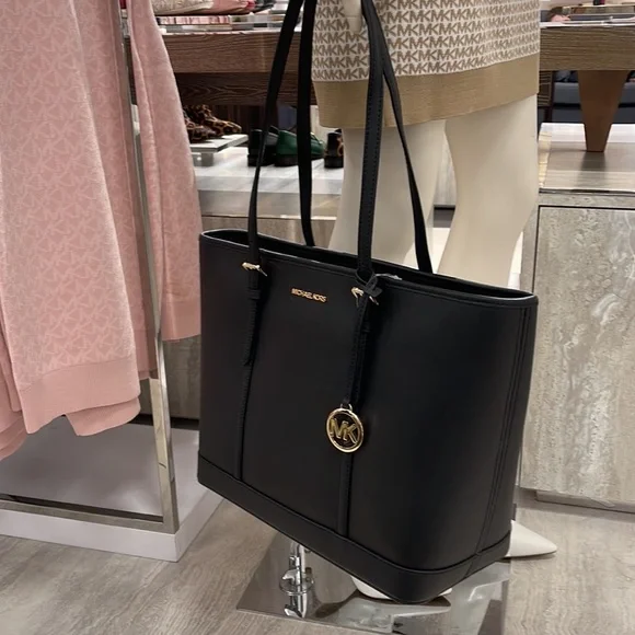 MICHAEL KORS
Jet Set Travel Large Top Zip Shoulder Tote Saffiano Leather
Black - Picture 14 of 16